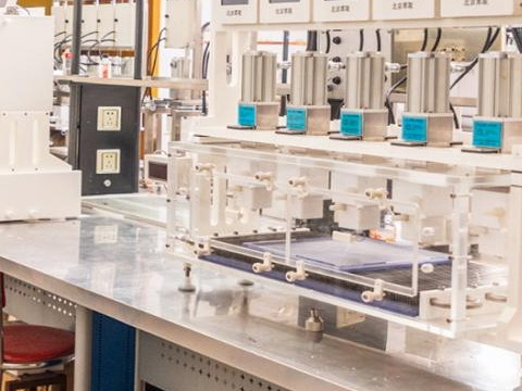 工業(yè)萃取設(shè)備離心萃取機(jī)哪家好一點(diǎn)？